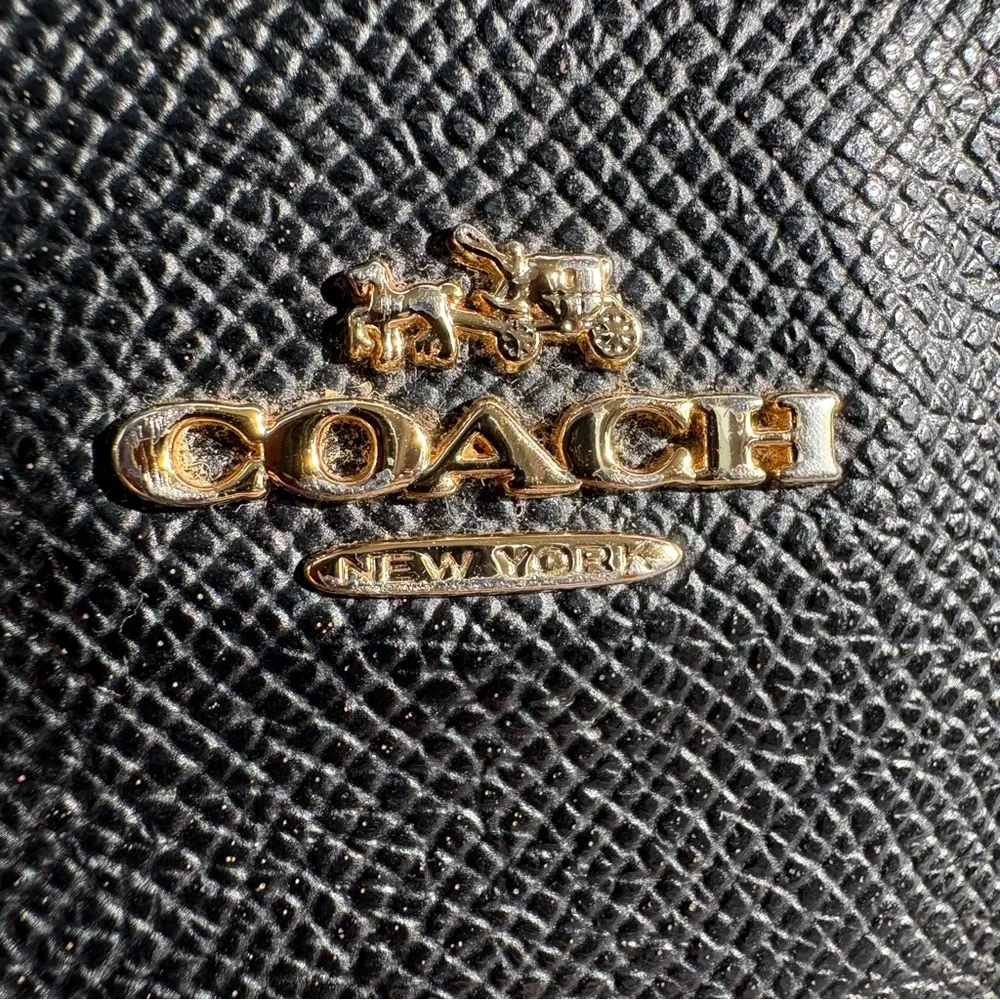 COACH - EUC Textured Black L- Zip Wristlet